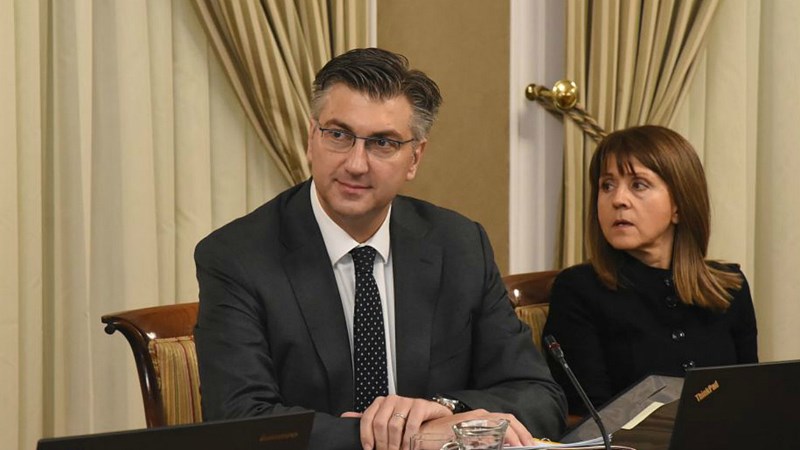 Rast gospodarstva na zdravim temeljima, uz kontinuirano smanjenje javnoga duga